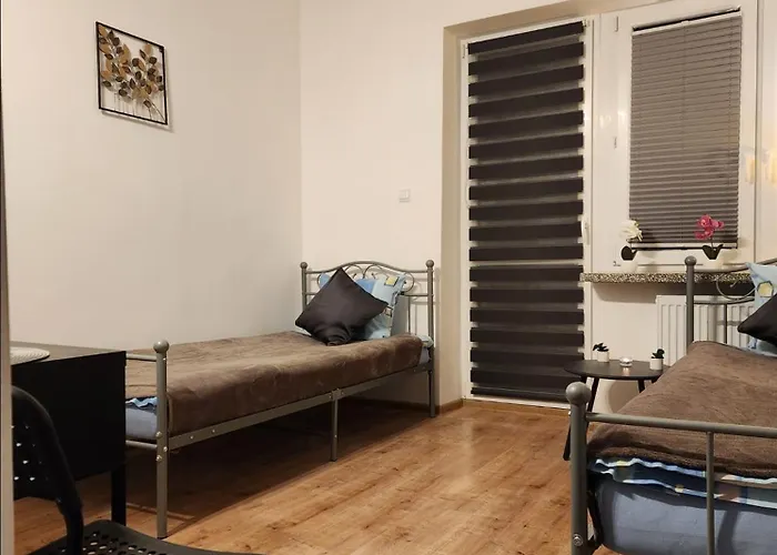 Pod Czapla بيت شباب وارسو